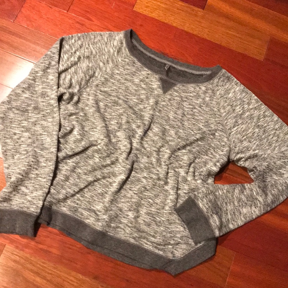 Comfy crew neck gray sweatshirt